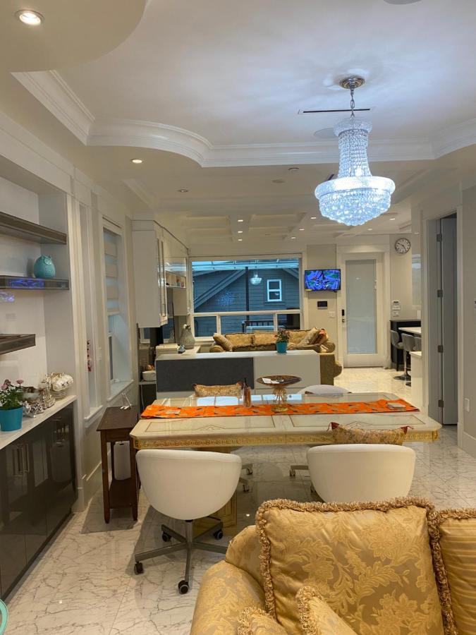 Bed and Breakfast Six Minutes To Rupert Station Vancouver Esterno foto
