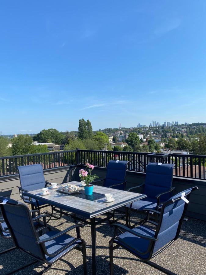 Bed and Breakfast Six Minutes To Rupert Station Vancouver Esterno foto