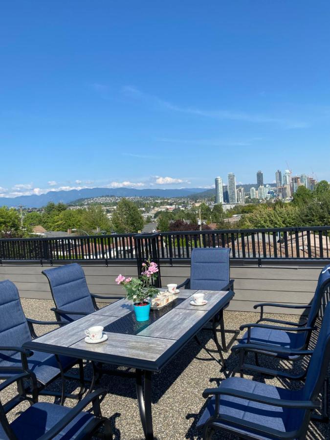 Bed and Breakfast Six Minutes To Rupert Station Vancouver Esterno foto