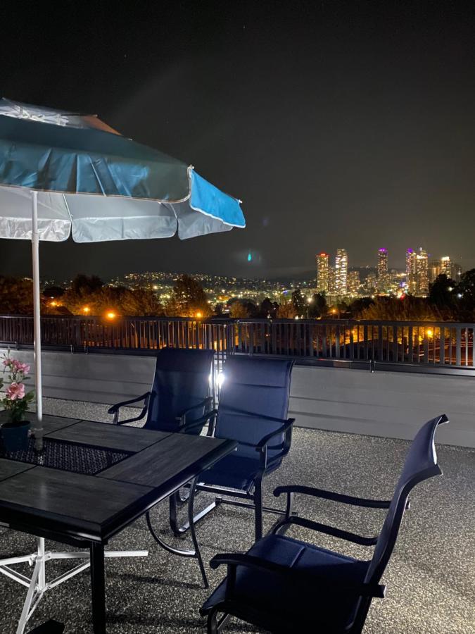 Bed and Breakfast Six Minutes To Rupert Station Vancouver Esterno foto