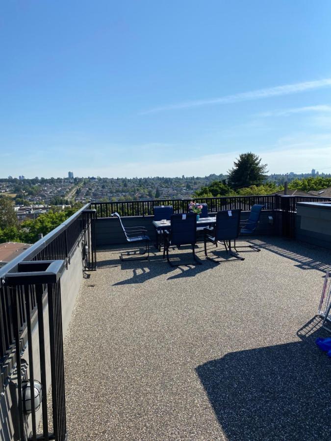 Bed and Breakfast Six Minutes To Rupert Station Vancouver Esterno foto