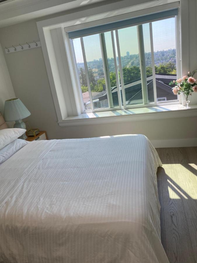 Bed and Breakfast Six Minutes To Rupert Station Vancouver Esterno foto