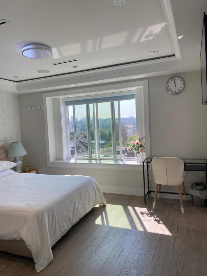 Bed and Breakfast Six Minutes To Rupert Station Vancouver Esterno foto