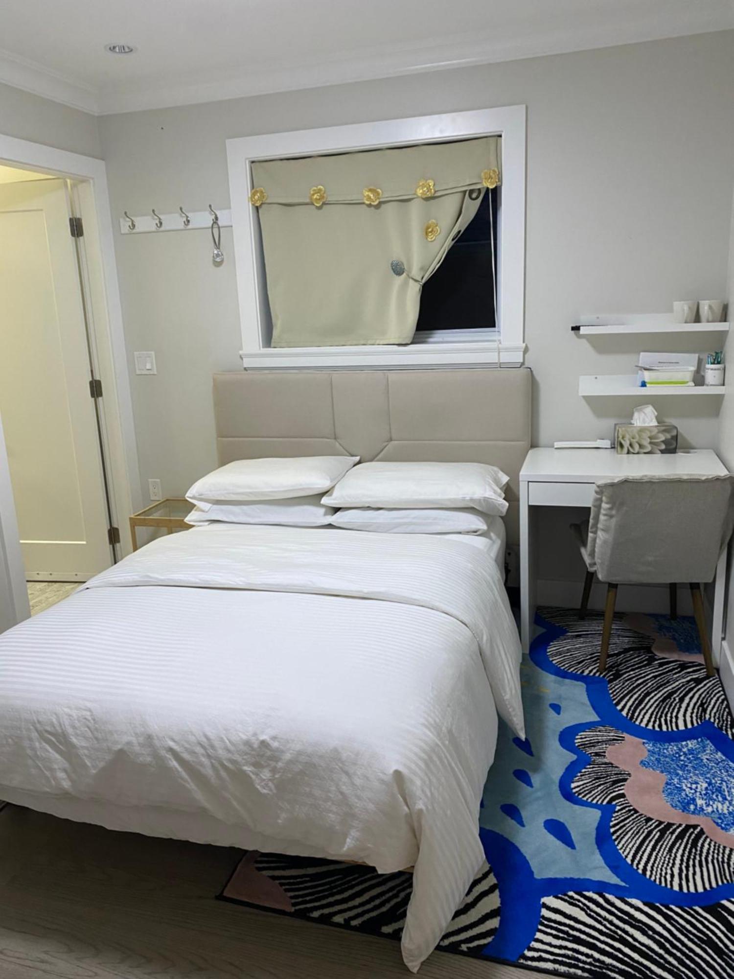 Bed and Breakfast Six Minutes To Rupert Station Vancouver Esterno foto