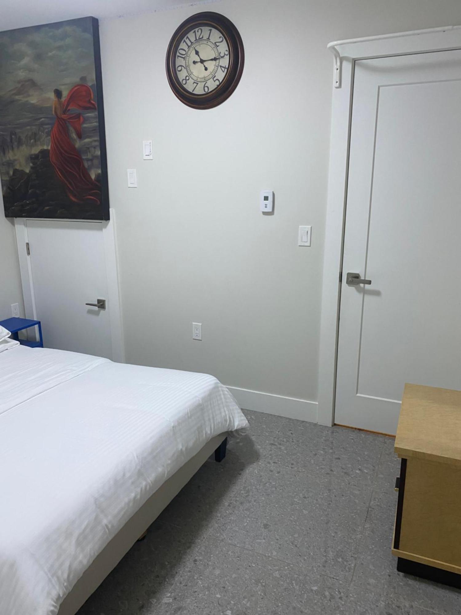 Bed and Breakfast Six Minutes To Rupert Station Vancouver Esterno foto